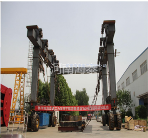 深圳宇辉-轮胎式游艇搬运机机-MBH150t-12.65m