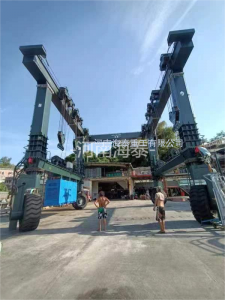 香港-轮胎式起重机-MBH100t-9.2m